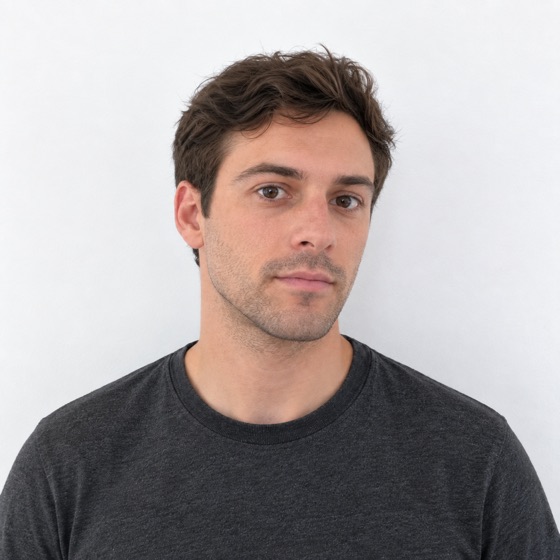 Example US passport photo: head tilted